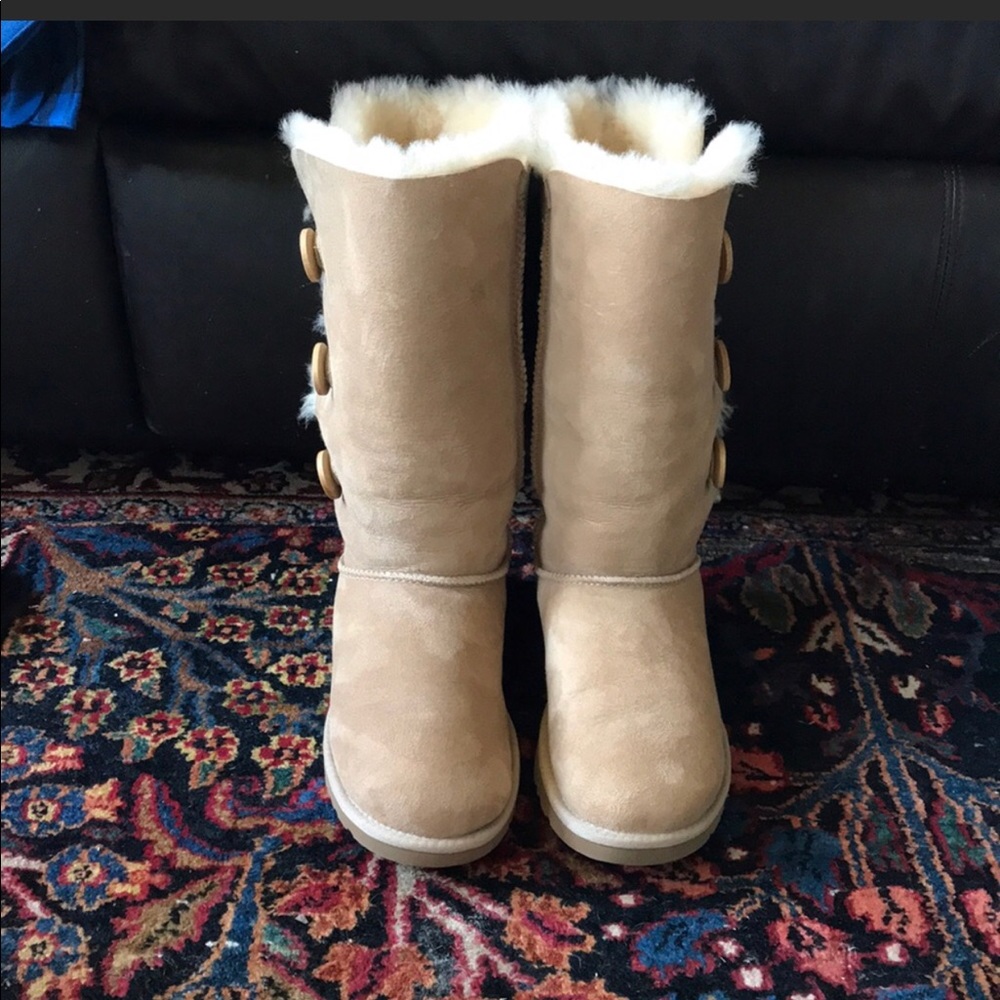 Tan uggs